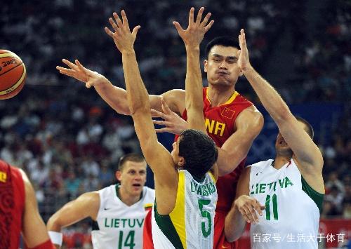 中超欠薪问题严峻，俱乐部准入难，财务困境持续，亟需解决。（中超欠薪严峻、准入受阻，财务困局持续，亟待化解）