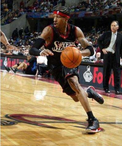 输送30米弧线制导！皇马巨星疑被诅咒：7次开天眼长传 却再度受伤（30米弧线制导般精准！皇马巨星似陷伤病魔咒：7记神级长传后又伤退）