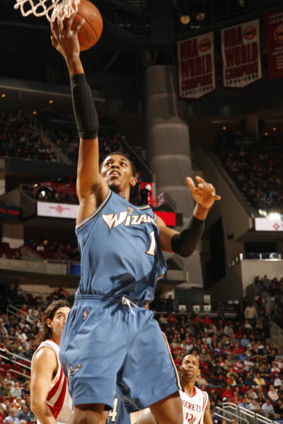 今晚能否取胜？曼联近4次与水晶宫交手未尝胜绩（曼联近四战水晶宫不胜，今晚能否打破尴尬？）