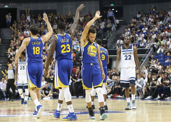 约基奇21+10+9砍下准三双，目送对手晋级淘汰赛（约基奇21分10篮板9助攻准三双难救主，对手挺进淘汰赛）