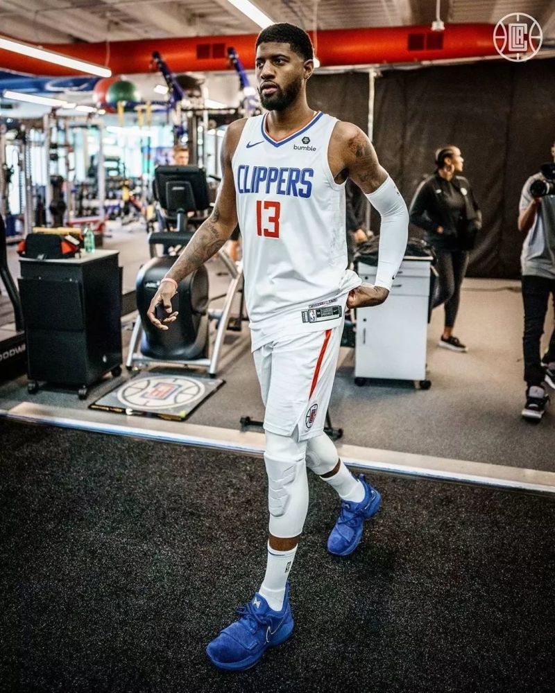 巴蒂：劳塔罗和小蜘蛛可以一起上，但其中一人必须做出牺牲（巴蒂：劳塔罗与小蜘蛛可同场，但需有一人牺牲）