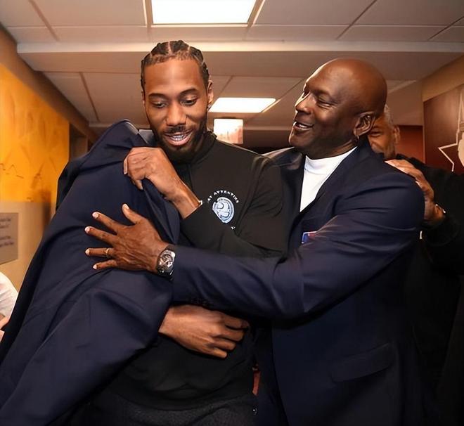 TA：FIFA在卖世界杯期间的停车证，价格是每场75至175美元（TA：FIFA将世界杯赛事停车证对外发售，单场售价75至175美元）