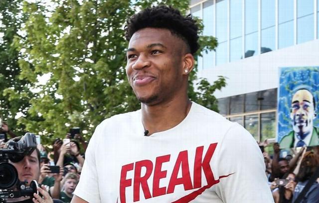 边路推进打满全场（边路强推贯穿全场）