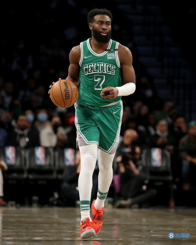 西甲半场：瓦莱拉劲射破门，埃尔切暂1-0赫罗纳（西甲半场：瓦莱拉重炮建功，埃尔切暂以1-0领先赫罗纳）