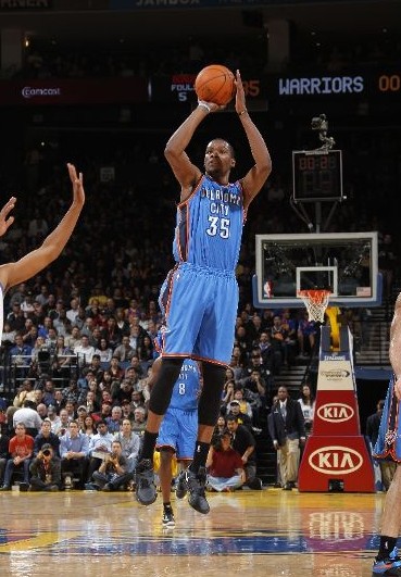 法尔克：于帕优先考虑与拜仁续约，也会考虑巴黎和皇马（法尔克：于帕首选与拜仁续约，同时考虑巴黎与皇马）