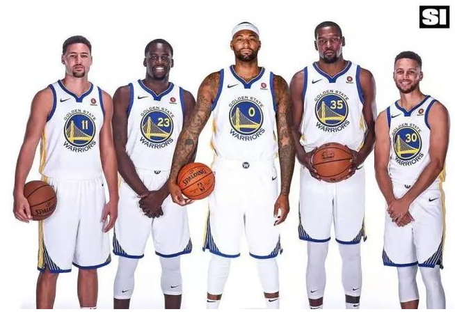 表达崇高敬意，重庆铜梁龙向李章洙赠送冲超纪念球衣（重庆铜梁龙致敬李章洙，赠送冲超纪念球衣）