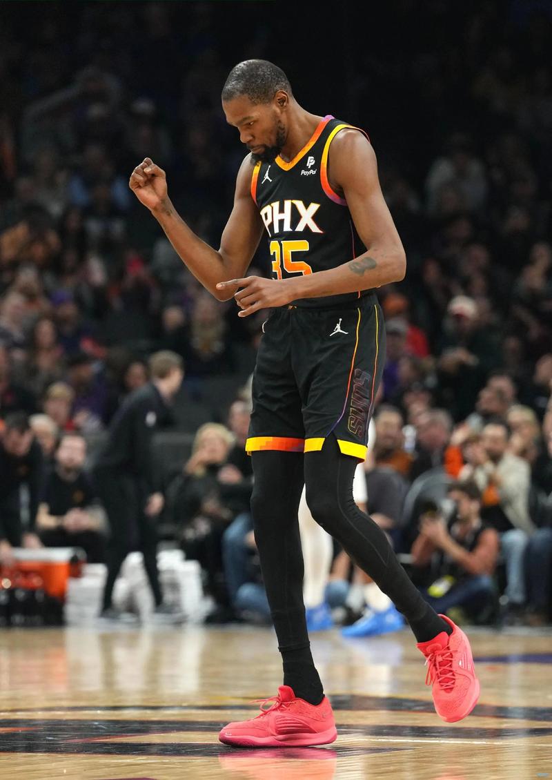 阿隆索和萨拉赫到底谁先离开球队？阿隆索看起来离开皇马会早一些（谁会先告别各自球队：萨拉赫还是阿隆索？迹象显示阿隆索或将更早离开皇马）