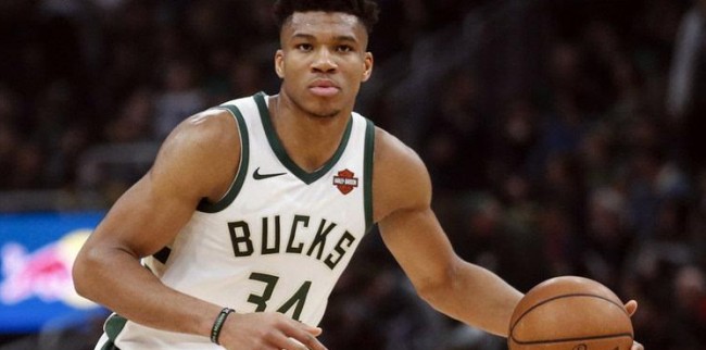 早报：拜仁的四线一十六胜，在我的肩膀上扛着！（晨报：拜仁四线齐进豪取16连胜，一切都扛在我肩上！）