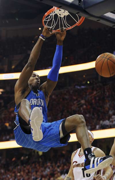 拜仁3-1逆转葡体，格纳布里传射、卡尔、塔破门，基米希乌龙（拜仁3-1逆转葡体：格纳布里传射，卡尔与塔建功，基米希自摆乌龙）