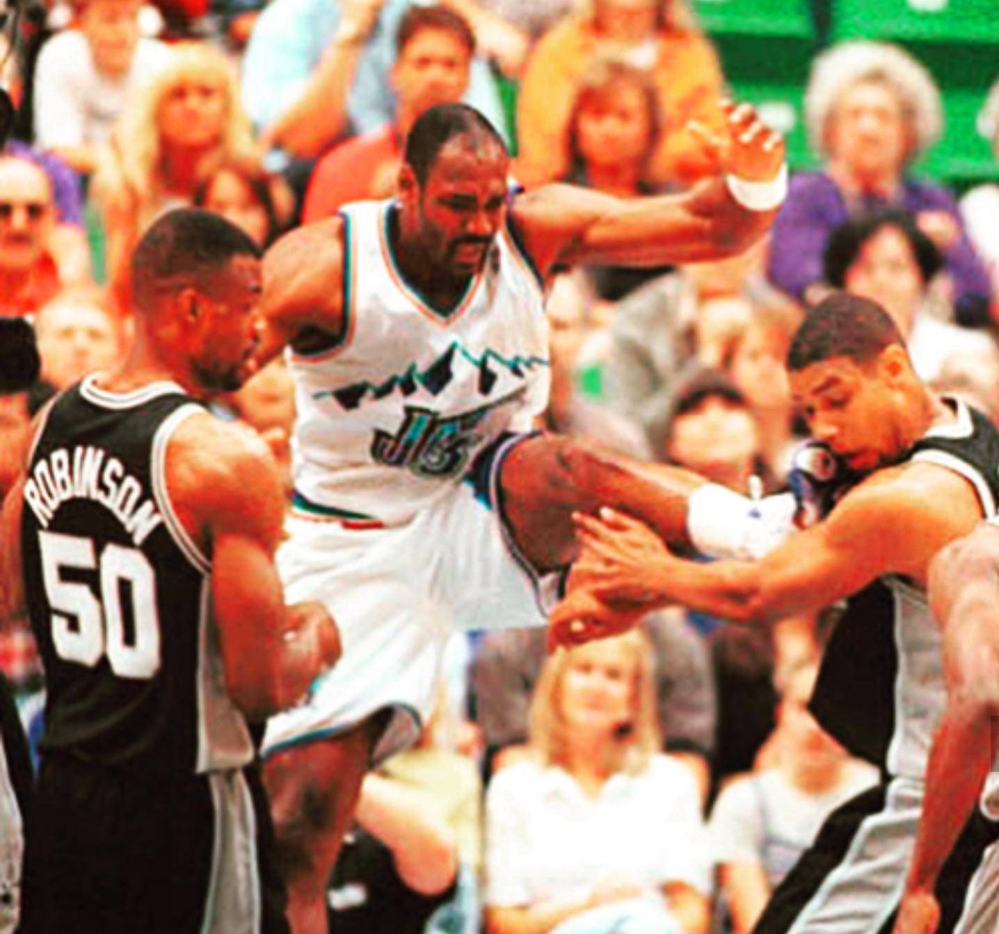 青岛记者：邵佳一大哥式的执教风格很适合当下中国足球的环境（青岛媒体人：邵佳一“大哥范儿”的执教方式更贴合当下中国足坛环境）