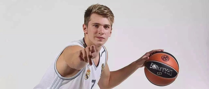 火箭哈登末节爆发连得15分（火箭球星哈登末节狂飙，连取15分）