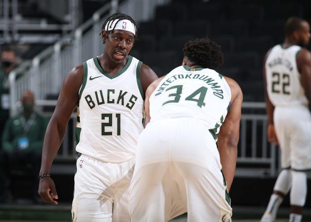 历史首次女裁判担任中超主裁，董方雨将执法西海岸vs亚泰（中超史上首位女主裁亮相：董方雨将吹罚西海岸对阵亚泰）