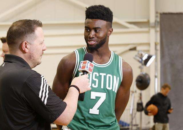 2025残特奥会乒乓小将获家人助威，父亲记录每场比赛（2025残特奥会乒坛新秀获家人现场助阵，父亲逐场记录赛况）