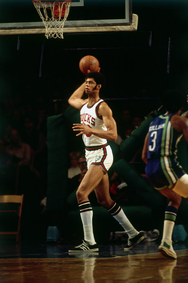 足球中超多队开始集训，主帅强调体能储备（中超多队集结开练，主帅力抓体能储备）