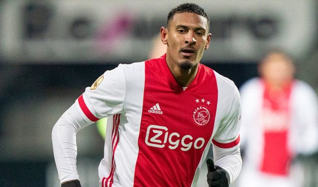 球推向更高 球推向更高